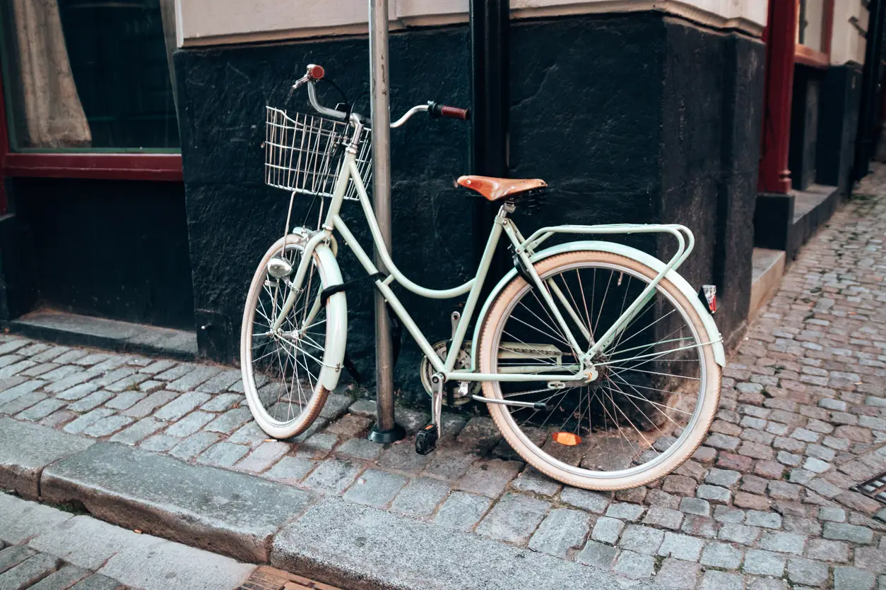 Waarom je postcode je premie bepaalt: Zo beïnvloedt je woonplaats je fietsverzekering