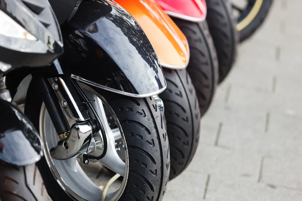 Waarom is een scooterverzekering in Nederland verplicht?