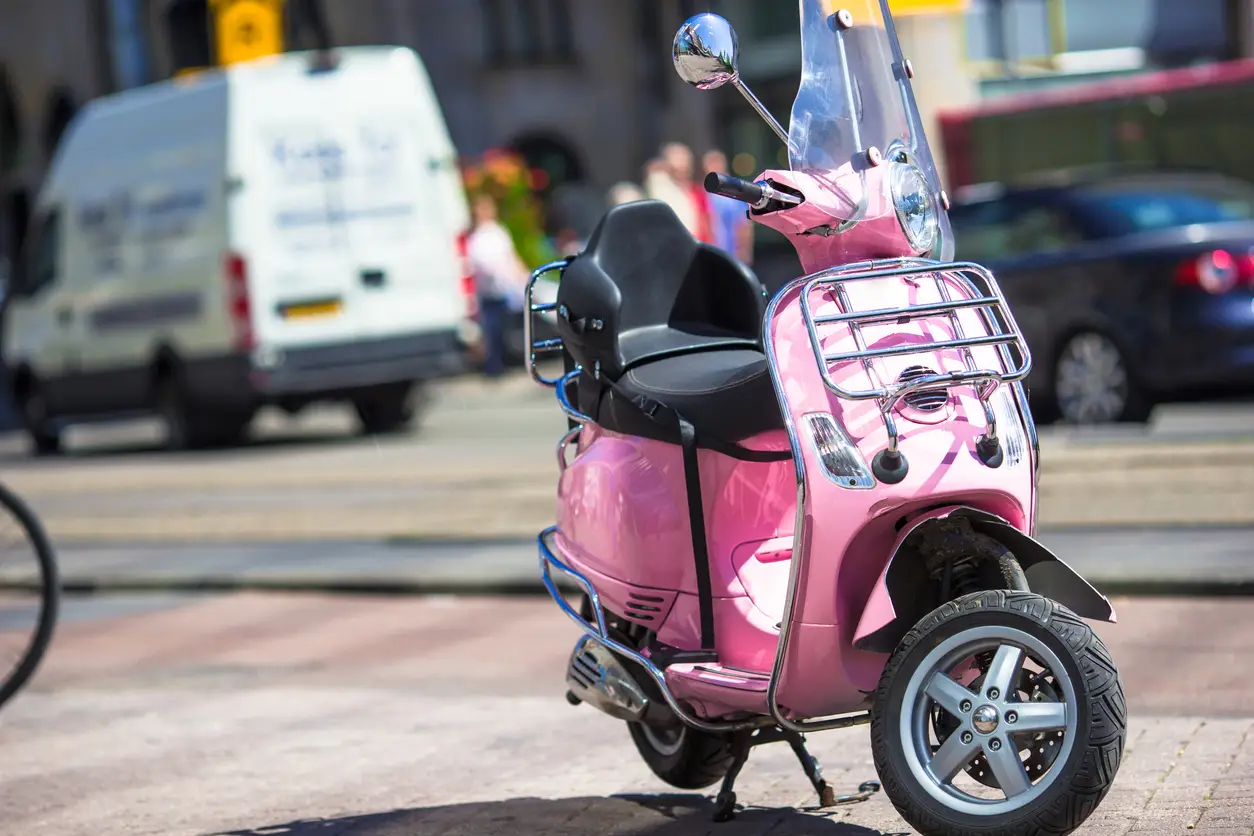 Waarom je woonplaats invloed heeft op je bromfietsverzekering: Dit moet je weten